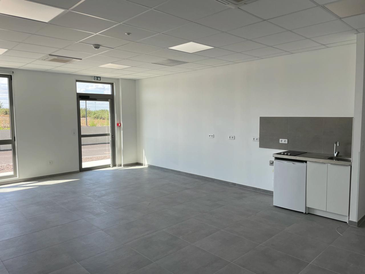 Entrepôt Ayguemorte-les-Graves 4943m² Location entrepôt Ayguemorte-les-Graves Gironde OLLOG2314778 2
